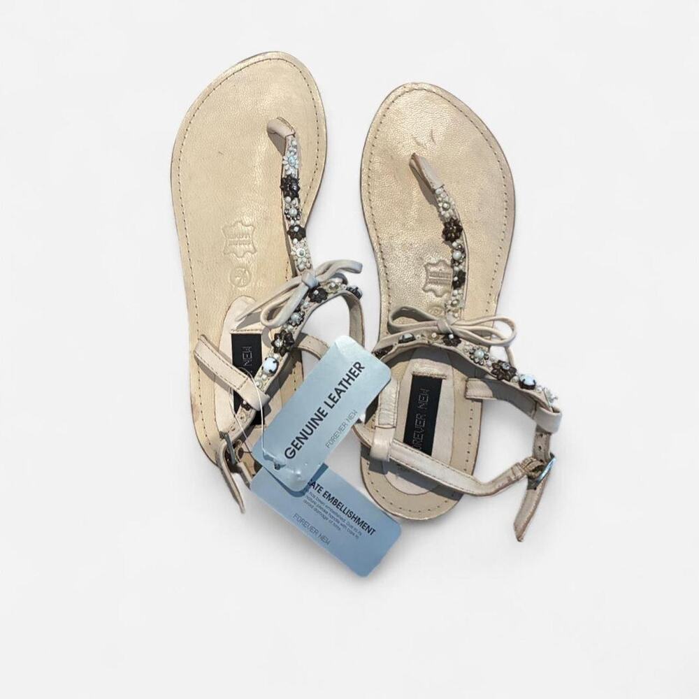 NWT Forever New cream leather sandals Sz 6 w/ pearl &‎ floral-shaped gem